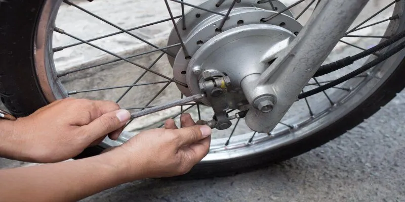 Nên kiểm tra tình trạng phanh (thắng) định kỳ